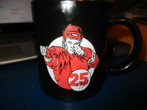 Older DETROIT RED WINGS Darren McCarty "Real Men Drop Their Gloves" Coffee Mug Cover