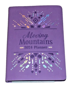 2024 PLANNER MOVING MOUNTAINS BARBOUR DAYMAKER - Foto 1 di 4