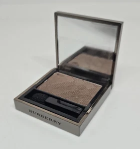 Burberry Eye Colour Wet & Dry Silk Shadow No.301 CHESTNUT BROWN 0.09oz (FLAWED) - Picture 1 of 9
