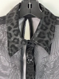 Camisa de baile latino negra transparente para hombre con cuello/puños de leopardo * PEQUEÑA - Imagen 1 de 5
