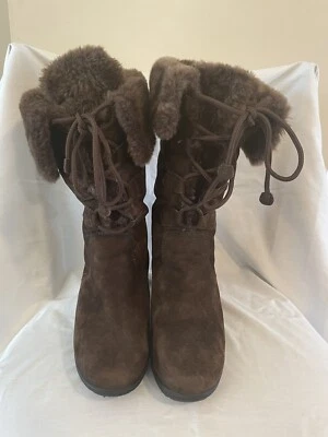 I KHOMBU Womans BROWN SUEDE WINTER  Boots Size 6 M Fur Lined Lace Up EUC - Image 1 of 4