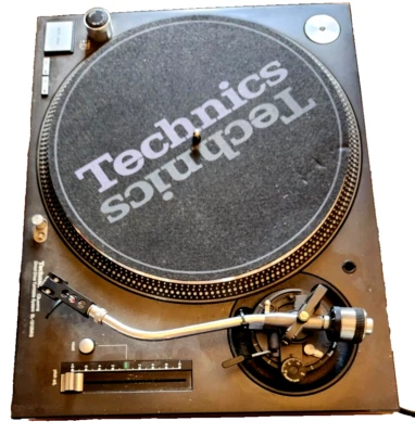 Tocadiscos Technics SL-1200MK2 Direct-Drive DJ plateado Foto 1 de 2