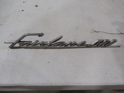 Ford Fairlane Sport 1963 cupé 500 guardabarros emblema LH Foto 1 de 4
