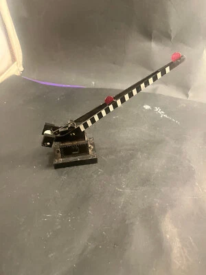 VINTAGE MARX O GAUGE OPERATING CROSSING GATE TESTED WORKS GOOD - Image 1 of 4