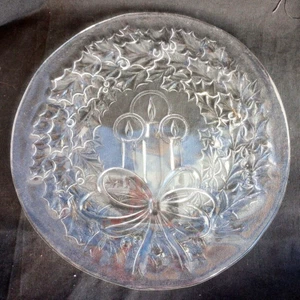 Vintage LE Smith Holly Wreath & Candles Christmas Holiday Glass Platter 13" Diam - Picture 1 of 5