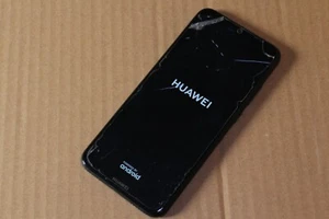 Huawei Y6 Pro Broken Spare Parts Repair HS A REPARER PORTABLE CELL PHONE - Photo 1 sur 6