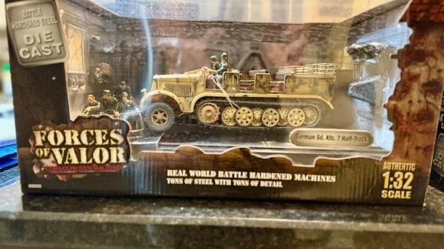 Fuerzas del Valor 1:32 German Sd Kfz 7 Media pista con 6 figuras. Nuevo en caja Foto 1 de 1