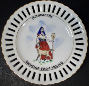 piatto souvenir porcellana vintage MESSICO Michoacana con bordo ritagliato e decoro oro - Foto 1 di 6