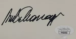 ARNOLD BLACKWARZZENEGGER AUTÓGRAFO FIRMADO SER ÚTIL LIBRO DE TAPA DURA JSA LOA YY63553 - Imagen 1 de 9