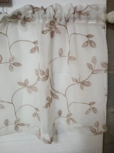 Bestickte Gardine/Valance Floral beige mit hellbraunen Blumen 60" x 23" - Bild 1 von 5