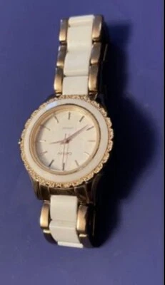 Bom relógio analógico branco DKNY NY8821 feminino tom ouro rosa tamanho 7" usado - Imagem 1 de 3