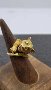 18k Yellow Gold Ring Panther Or Wombat Or? Ruby Eyes Size 5.5 - Picture 1 of 7