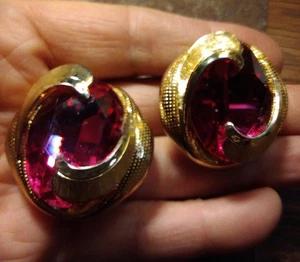 Vintage rosa Kristall Clip Ohrring Strass goldfarben Brocken 1 1/4" Edelstein magenta - Bild 1 von 15