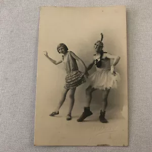 Zirkus Echt Foto Postkarte RPPC Clown Darsteller Komödie Akt - Bild 1 von 8