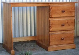 Macquarie Desk - Picture 1 of 2