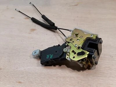 Actuador de bloqueo eléctrico de puerta trasera derecha Subaru Forester 2003-2005 con cable OEM Foto 1 de 4