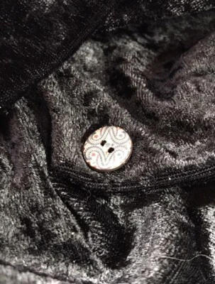 Small Italian Coconut shell Buttons Blue Paisley 13mm  SEHLBACH & WHITING  - Image 1 of 4