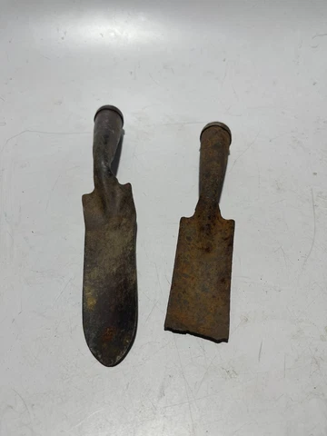 Vintage Garden Metal Hand Trowels Shovels w/ Metal Caps Set Cover