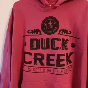 Sudadera con capucha para mujer Duck Creek Village rosa Gildan extra grande con bolsillo - Imagen 1 de 10