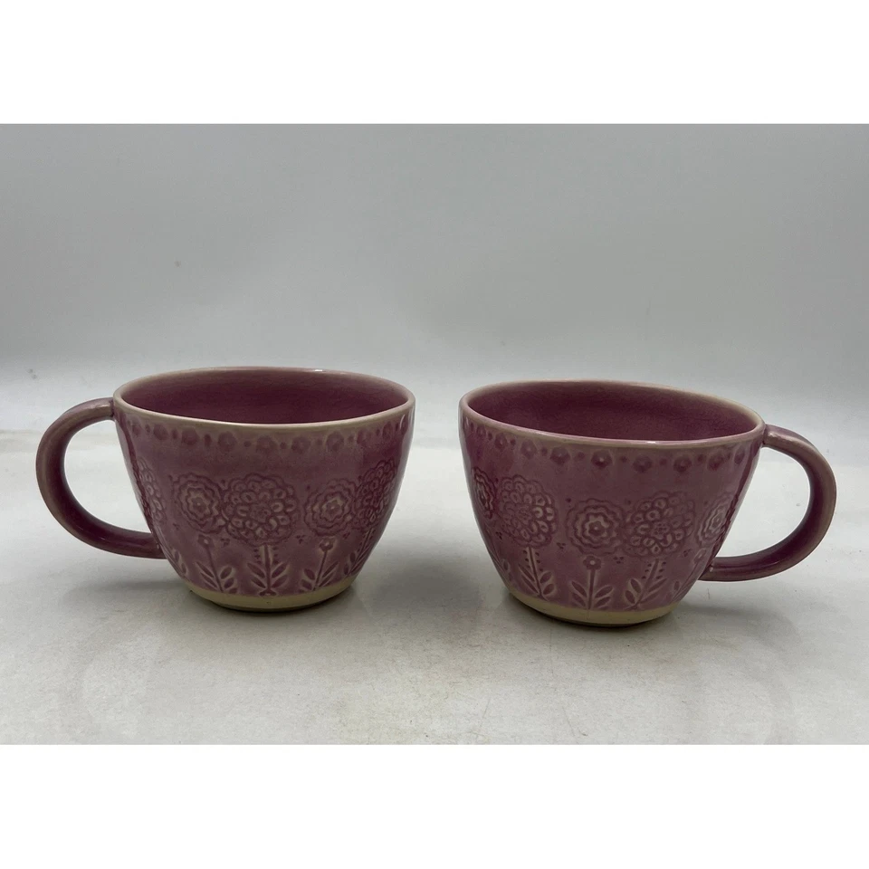 Conjunto de 2 canecas de cerâmica floral em relevo Anthropologie roxo Havana - Imagem 1 de 4