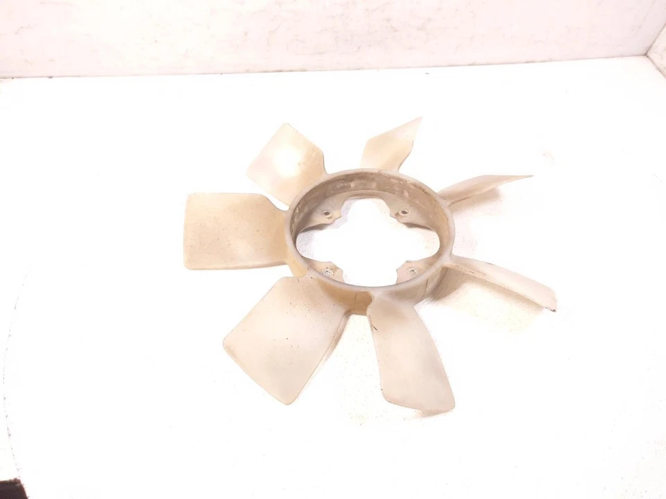 Conjunto de hoja de ventilador de refrigeración del radiador delantero Toyota Tacoma 1995-2023 16361-75020 Foto 1 de 4