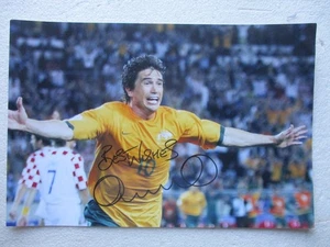 HARRY KEWELL SOCCEROO AUSTRALIA LEGEND HAND SIGNED 12 x 8 PHOTO DISPLAY - PROOF - Bild 1 von 5