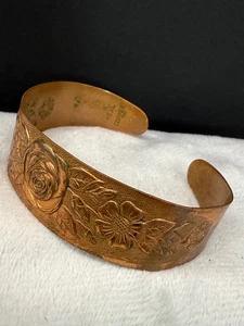 Vintage Kupfer Armreif Armband geprägte Blumen Größe 6,5" - Bild 1 von 12