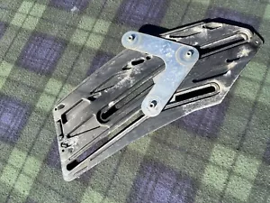 Jaguar XJS V12 Convertible Quarter Window Guide Track - Foto 1 di 5
