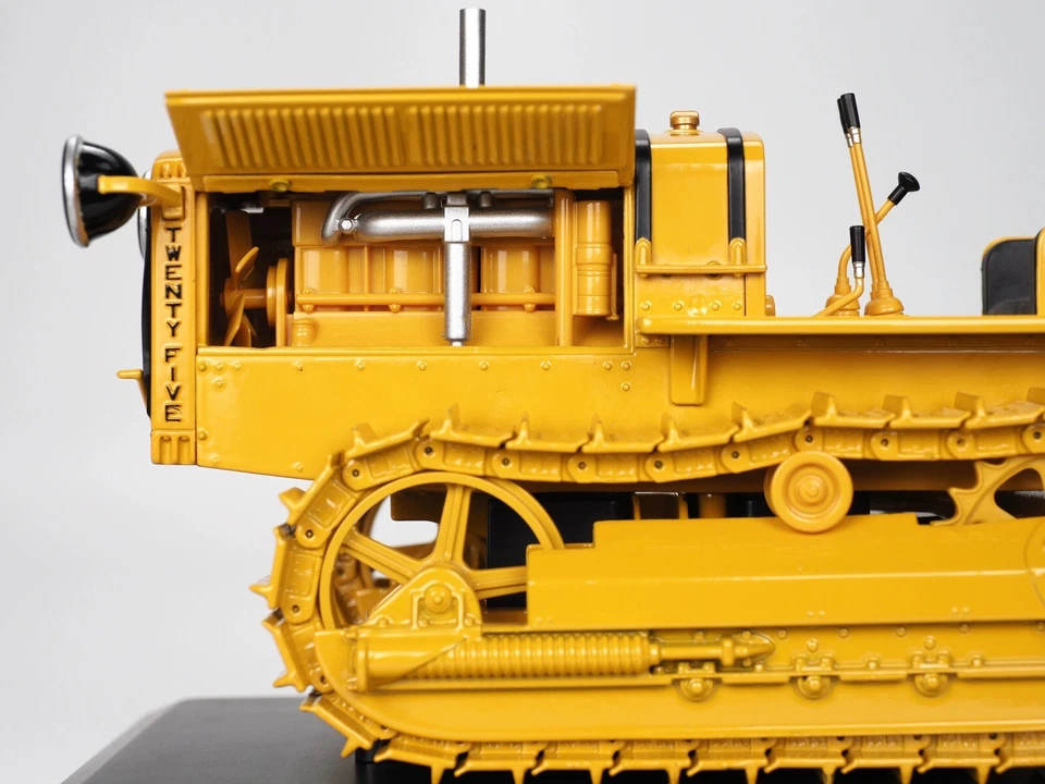 Tractor Caterpillar Tractor Alloy Engineering Vehicle Model 85679 DM 1:16 CAT 25 - Image 1 of 4
