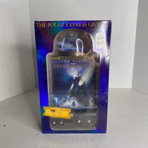 The Polar Express Gift Set-Brio Train, Deluxe DVD & Ltd Edition Snow Globe-AA700 - Bild 1 von 6