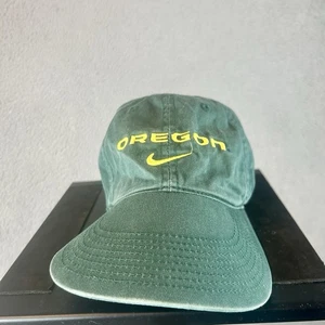 Cappello vintage Oregon Ducks NCAA cinturino posteriore Nike College Dad Cap OS Center Swoosh Y2K - Foto 1 di 4
