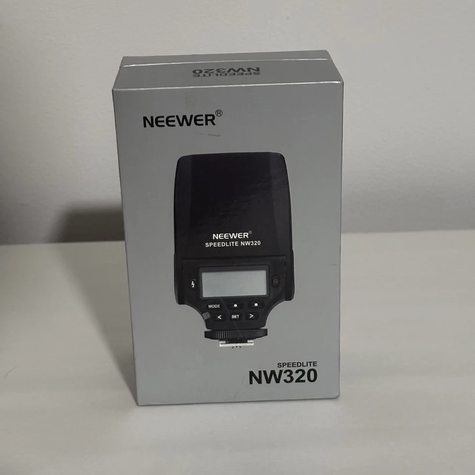 Neewer Speedlight NW320 for Sony - Image 1 of 4