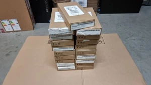 Job Lot 32x Genuine HP USB-C Thunderbolt to VGA Adapter Black for Laptop And PC - Afbeelding 1 van 5