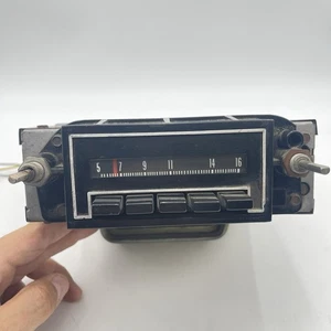 OEM 1973-77 Delco Chevy GMC Factory Push Button Radio 7933641 70HPB1 Squarebody - Picture 1 of 5