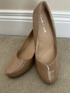 Clarks Cushion Plus Nude Patent Leather Dalia Rose Court Shoes Size 7D EU 41 NEW - Picture 1 of 9
