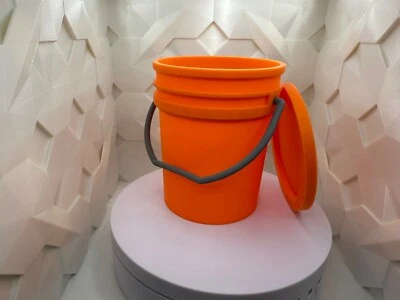 Mini cubo con tapa (no en realidad 5 galones) Foto 1 de 4