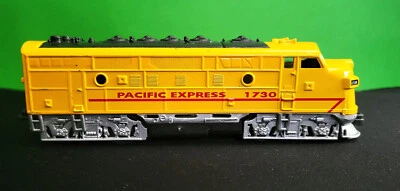 Pacific Express 1730 Pull Back Train Locomotive Engine Toysmith Toy Vintage - Image 1 of 4