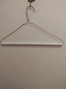 Caja 25 16" Alambre Dorado Pantalones Puntal Perchas Cartón Tubo Nuevo. - Imagen 1 de 2