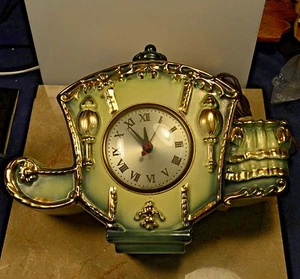 RELOJ ELÉCTRICO AMERICANO TEMPRANO CON FORMA DE TETERA FUNCIONANDO BONITO ACENTO HOJA DORADA - Imagen 1 de 8