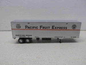 SP - UP / PACIFIC FRUIT EXPRESS 40' SEMI TRAILER ~ HO SCALE - Picture 1 of 5