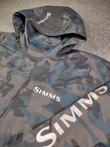 Simms Challenger Jacket Mens M Woodland Camo Storm Waterproof Fishing Hooded - Picture 1 of 9