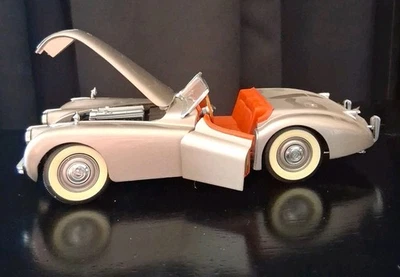 Danbury Mint 1949 Jaguar XK 120 - Image 1 of 4