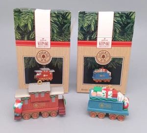 2X Coches de pasajeros Hallmark 1991 Claus & Co R.R. Adornos de recuerdo de Navidad - Imagen 1 de 10