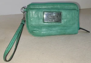 Liz Claiborne Clutch License Green Wallet Wristlet Purse Lightweight Summer Nice - Picture 1 of 13