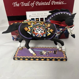 Spur der bemalten Ponys Kachina Pony Resin Pferd Figur mit Box ohne COA - Bild 1 von 17