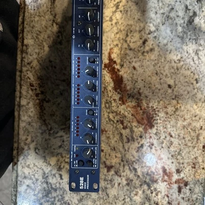 PREAMPLIFICADOR PROCESADOR DE VOZ ANALÓGICO SYMETRIX 528E, compresor, ecualizador, canal Foto 1 de 4