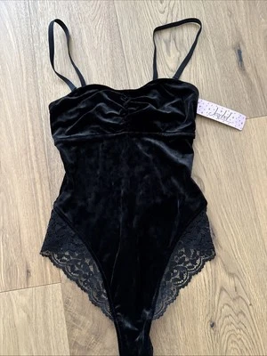 Jezebel 黑色蕾丝和天鹅绒泰迪小号全新带标签可转换 — 第 1/4 张图片