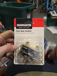 MAGNAVOX TWO WAY SWITCH M61007 New in Box NIB - Picture 1 of 2