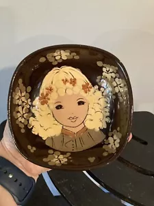 Rheinfelder Keramik kleine blonde Mädchen Schale Schale Engobedekoration Swiss signiert 5" - Bild 1 von 10