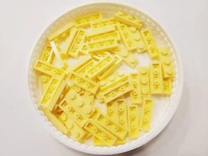 50x - LEGO Bright Light Yellow Plate 1 x 3 (3623) new - Picture 1 of 1